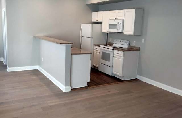 206-210 Farmington Avenue - 312