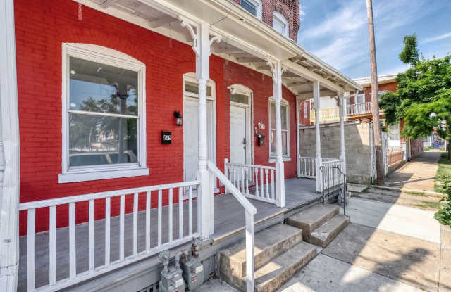 Newly Renovated 3 Bedroom, 1 Bathroom Townhouse