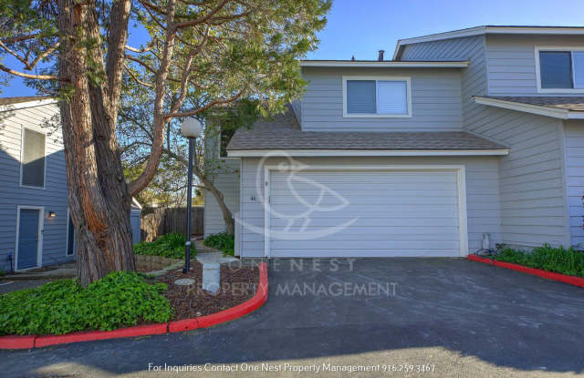 Heart of Roseville, 3 bedroom townhome with Garage! photos photos