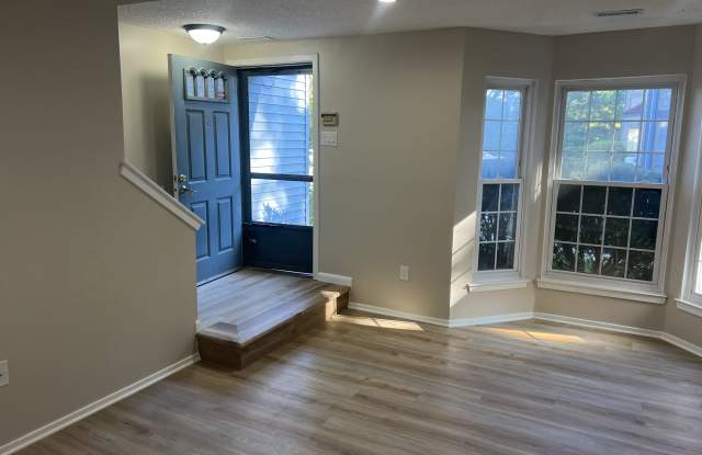 44 Cambridge Townhouse Dr