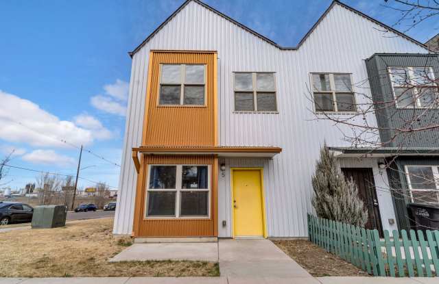 Townhome 3Bed 2Bath - Long Realty and Property Reality