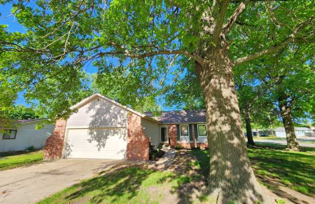 Beautiful 3BR, 2.5BTH rancher with full finished basement in Southwest Estates - 3514 Southwest Kiowa Street, Topeka, KS 66614