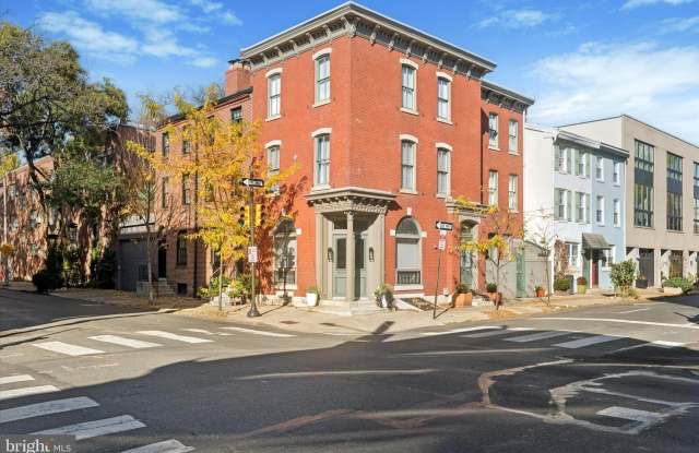 Photo of 2101 LOMBARD Street