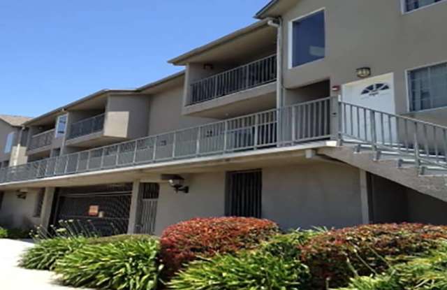 Photo of 15059 Burbank Blvd