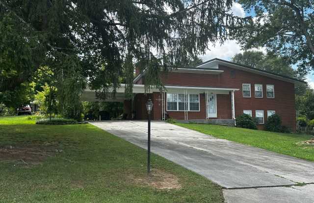 Photo of Partially furnished 3 bed/ 1.5 bath - Morristown, TN