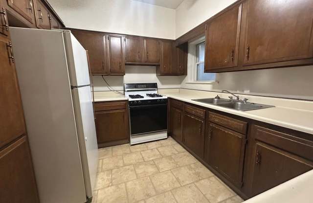 Photo of Fantastic 2 BR Apartment in South Oakland on Bates Street! CALL NOW!