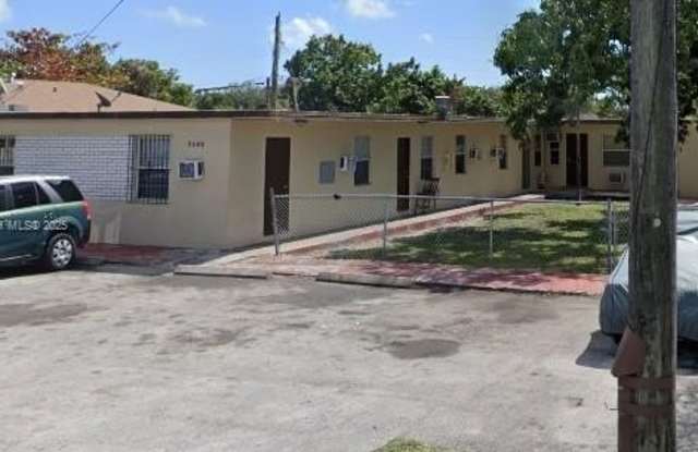 Photo of 2480 NW 61st St