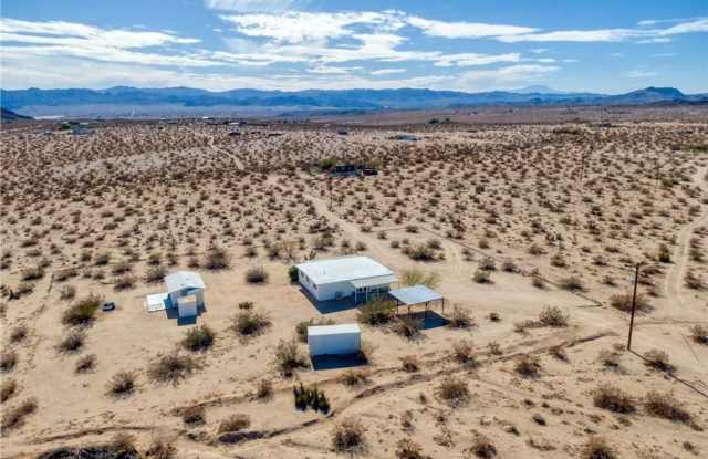 Fully Furnished Sprawling High Desert Sanctuary with Modern Design photos photos