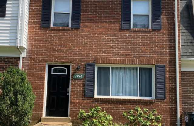 1210 THOMAS JEFFERSON PL