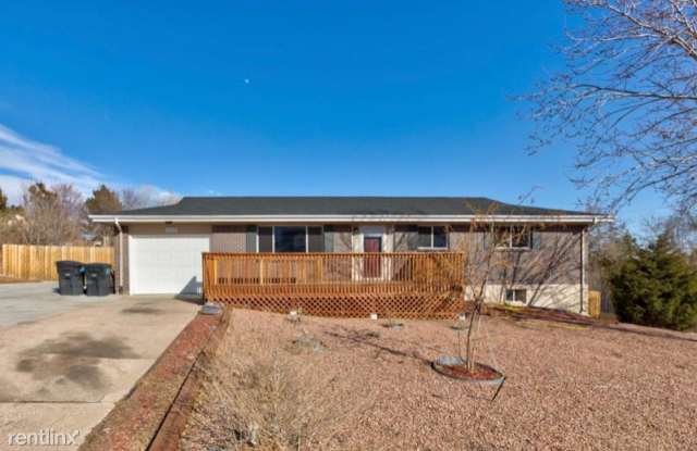 613 Crestridge Ave - 613 Crestridge Avenue, Stratmoor, CO 80906