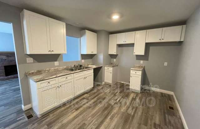 1034 S Lexington