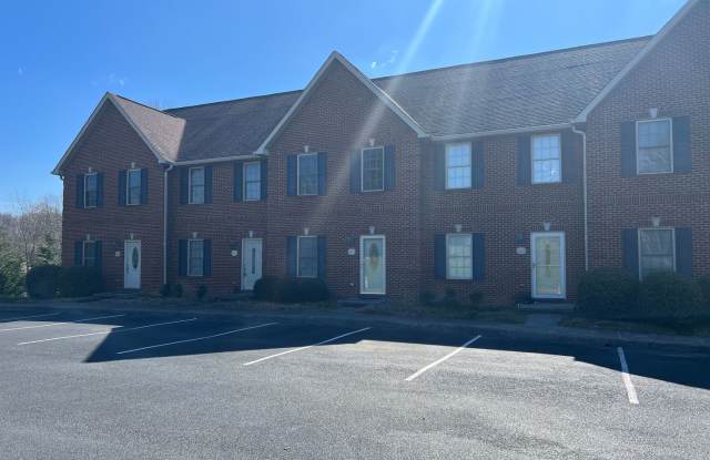 2 bedroom, 2 bath Condo with Garage 5 mins to ETSU  VA