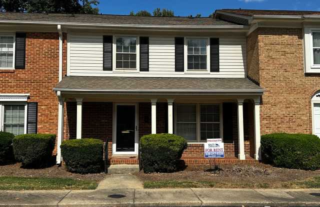 NOW AVAILABLE! Luxurious Town home in Northwest area!