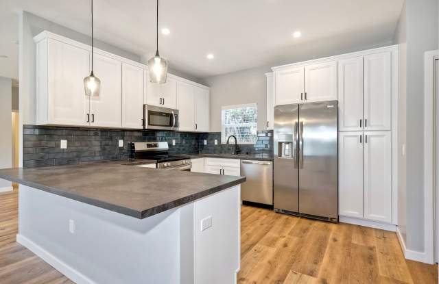 6834 Tower Street - 1