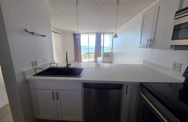 CONVENIENTLY LOCATED 1 BEDROOM / 1 BATH APARTMENT AVAILABLE NOW!