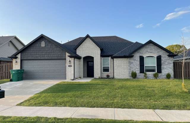 890 Lakeview Drive
