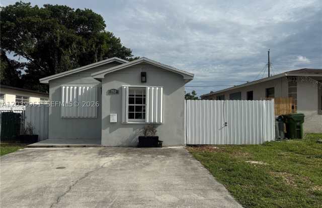 713 NW 4th St