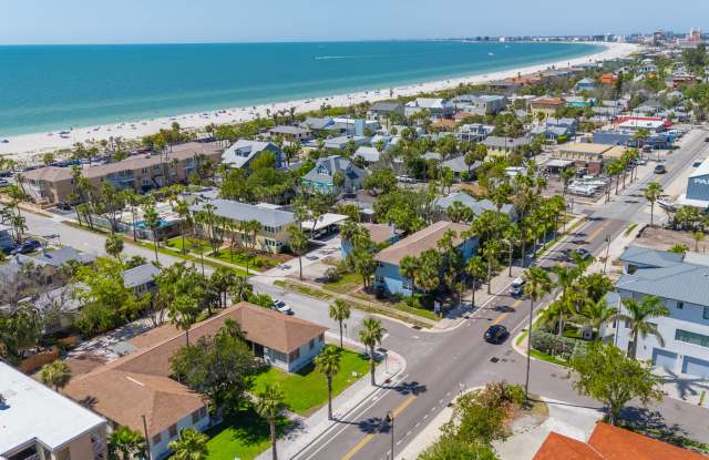 1706 Pass A Grille Way