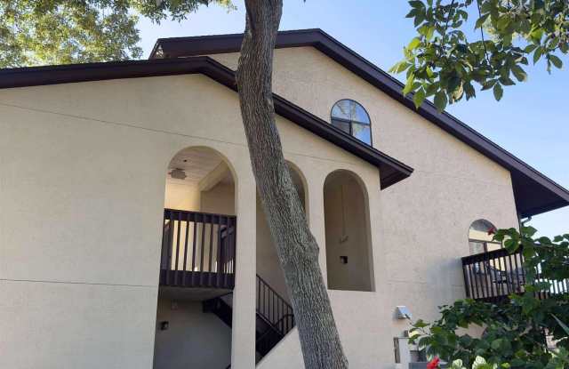 1255 PONCE ISLAND DR F780