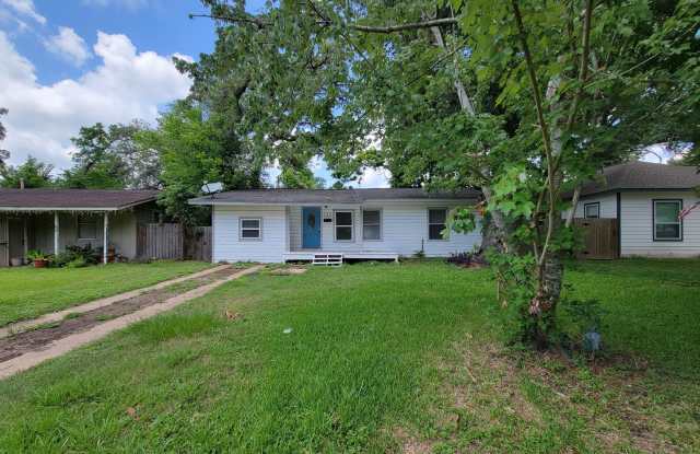 Photo of NICE 3 BEDROOM RECENTLY REMODELED LEASE HOME IN LAKE JACKSON, TEXAS