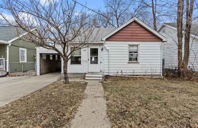 1917 W Butler St