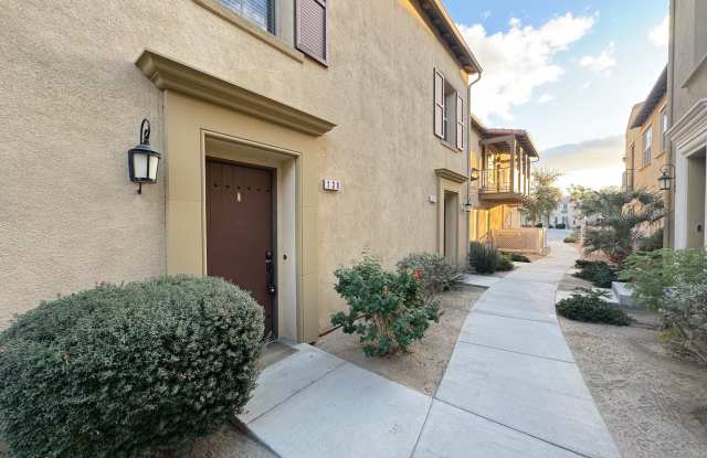 AVAILABLE NOW!!! 2 Bedroom / 2 Bath FURNISHED Townhouse in Palm Desert!