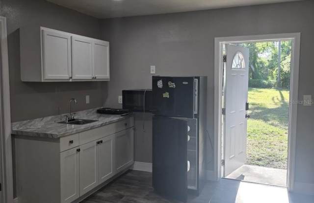 10408 N WOODMERE ROAD