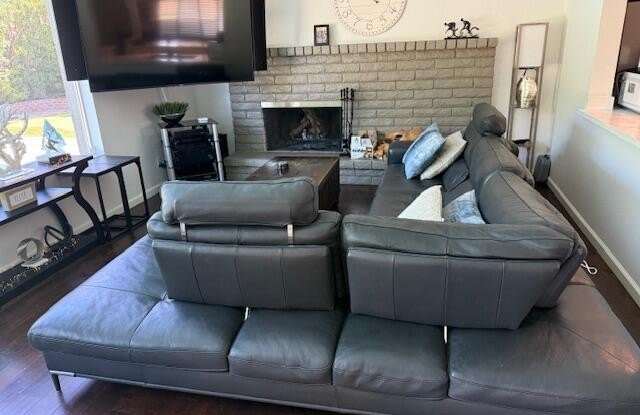 4428 E 4428 E Willow Avenue