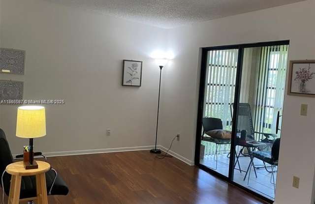 10407 E Clairmont Cir