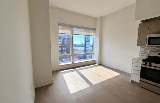 551 10th Ave.