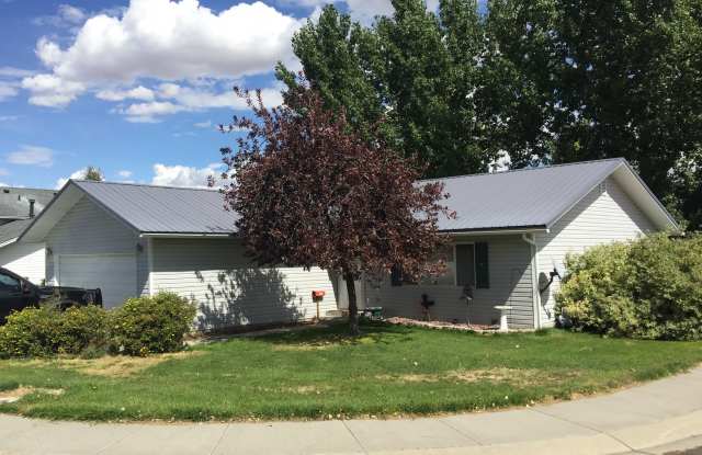 3bdrm, 2bth home with garage in Elko