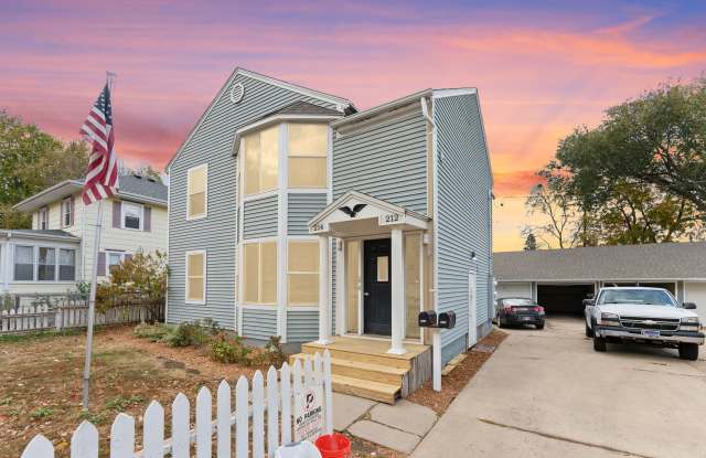 214 W 17th St