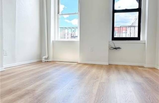 231 E 10th Street