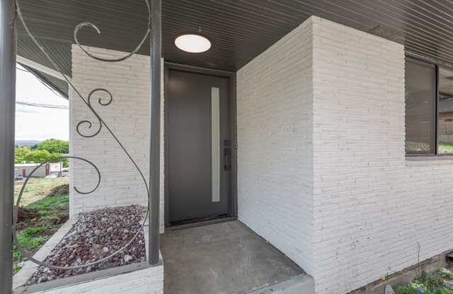 Photo of Crowne Pointe Apartment Homes