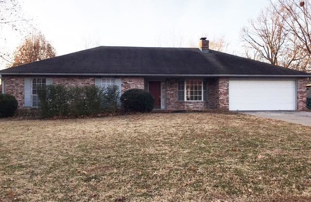 2721 Golden Oaks  DR - 2721 East Golden Oaks Drive, Fayetteville, AR 72703