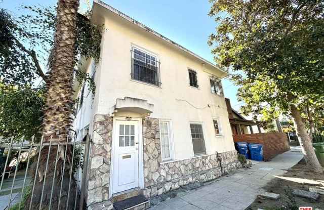 1404 3/4 Silver Lake Blvd