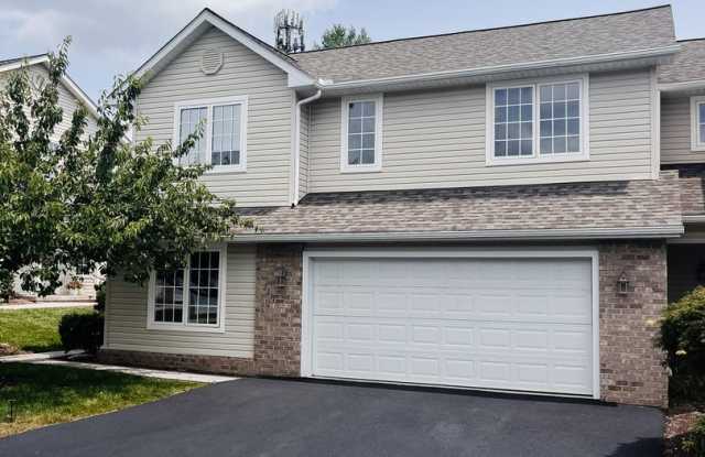 3 Bedroom 2.5 Bath Townhouse with 2 Car Garage