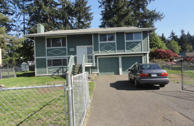 Wonderful 3 Bedroom Split-Level In Spanaway Close to JBLM!