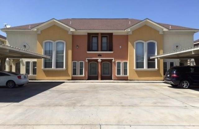 Photo of 1306 W Kiwi Avenue