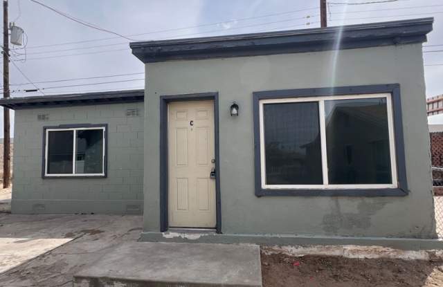 Cute Casita Style Living in historic Albuquerque 1 Bedroom 1 Bath.