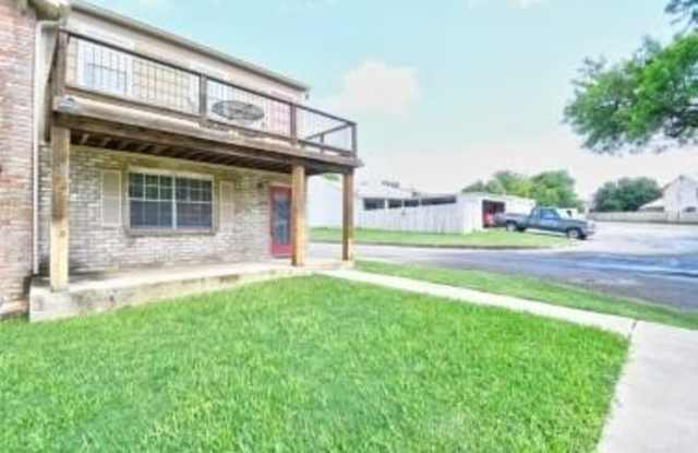 1944 Leslie Dr