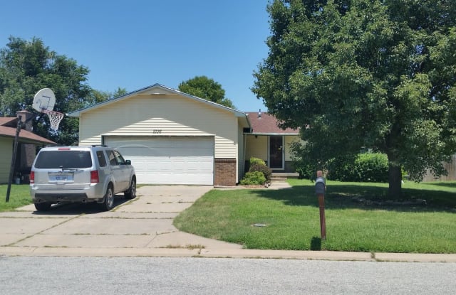 5736 Croyden - 5736 Croyden Circle, Wichita, KS 67220