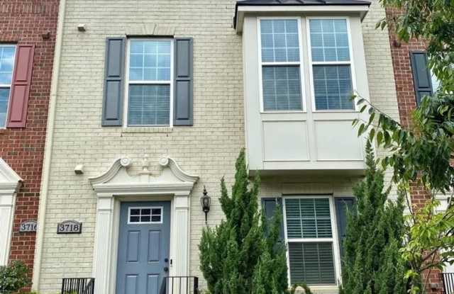 Beautiful Single Family home with Loft and Off Street Parking