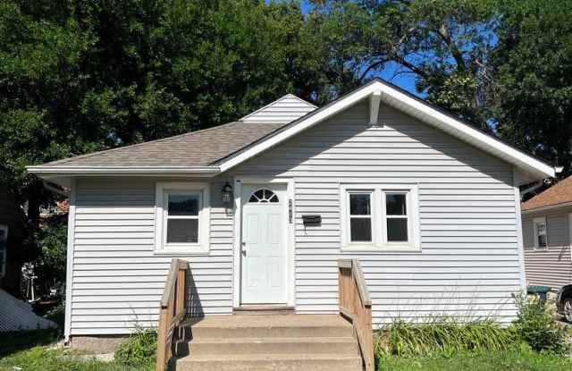 3BR/1BA Single Family House By Augustana  USF