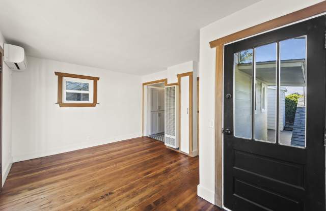 2308 1/2 West Duane Street