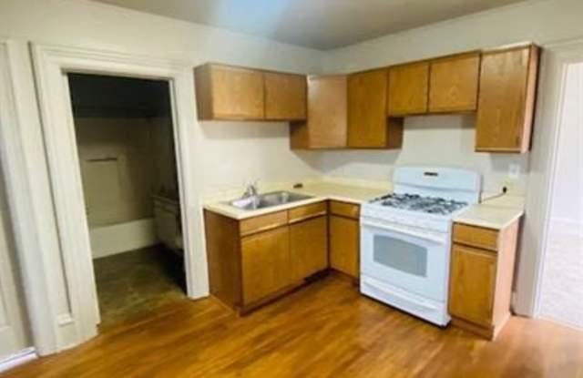 527 Merritt Avenue - 2