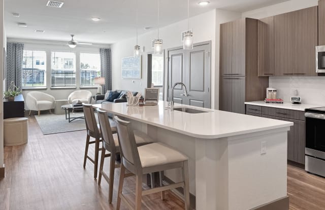 Photo of Avenue on Oakland