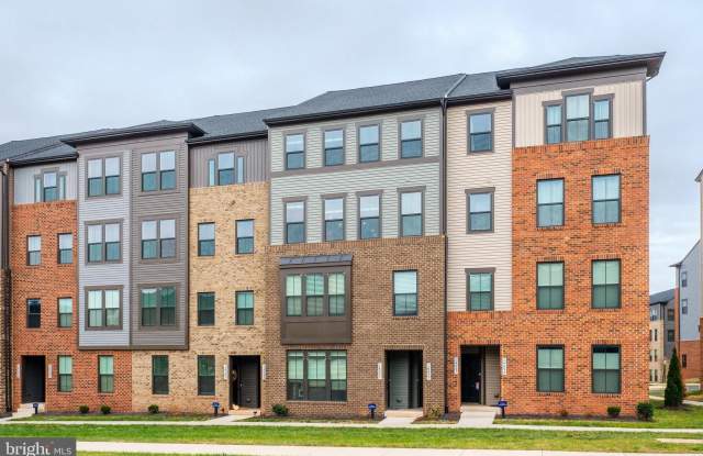 Photo of 14049 SUNRISE VALLEY Drive unit: 7P