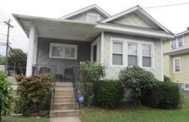 Photo of 703 WILLITTS AVENUE