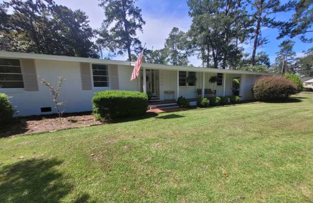 Spacious and Stylish 4-Bedroom Home with Modern Amenities in Valdosta, GA